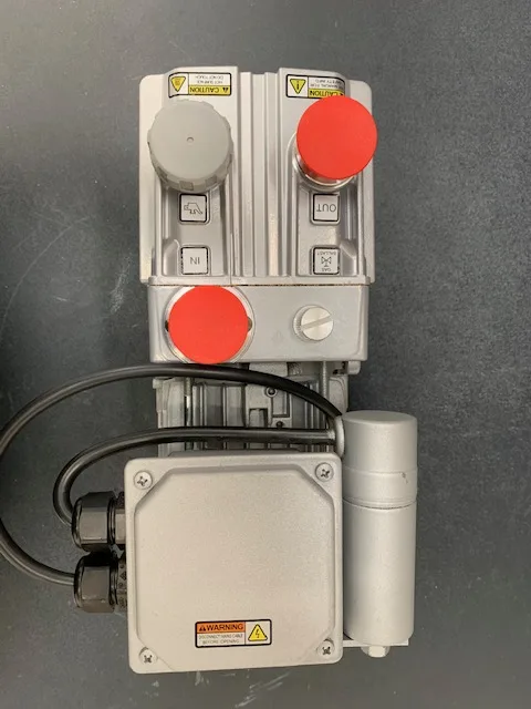 Rotary vane vacuum pump