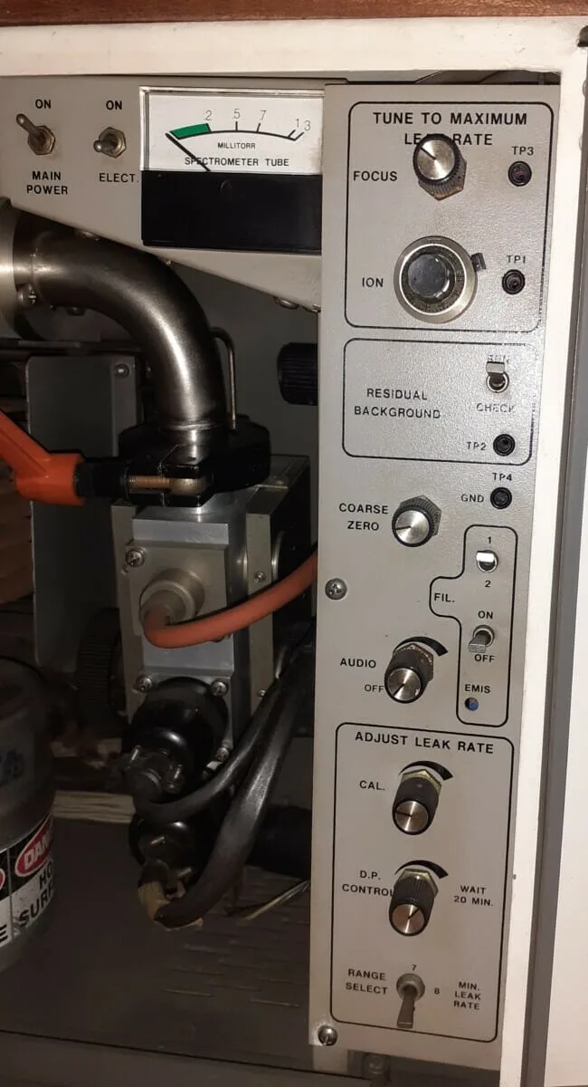 VARIAN HELIUM LEAK DETECTOR