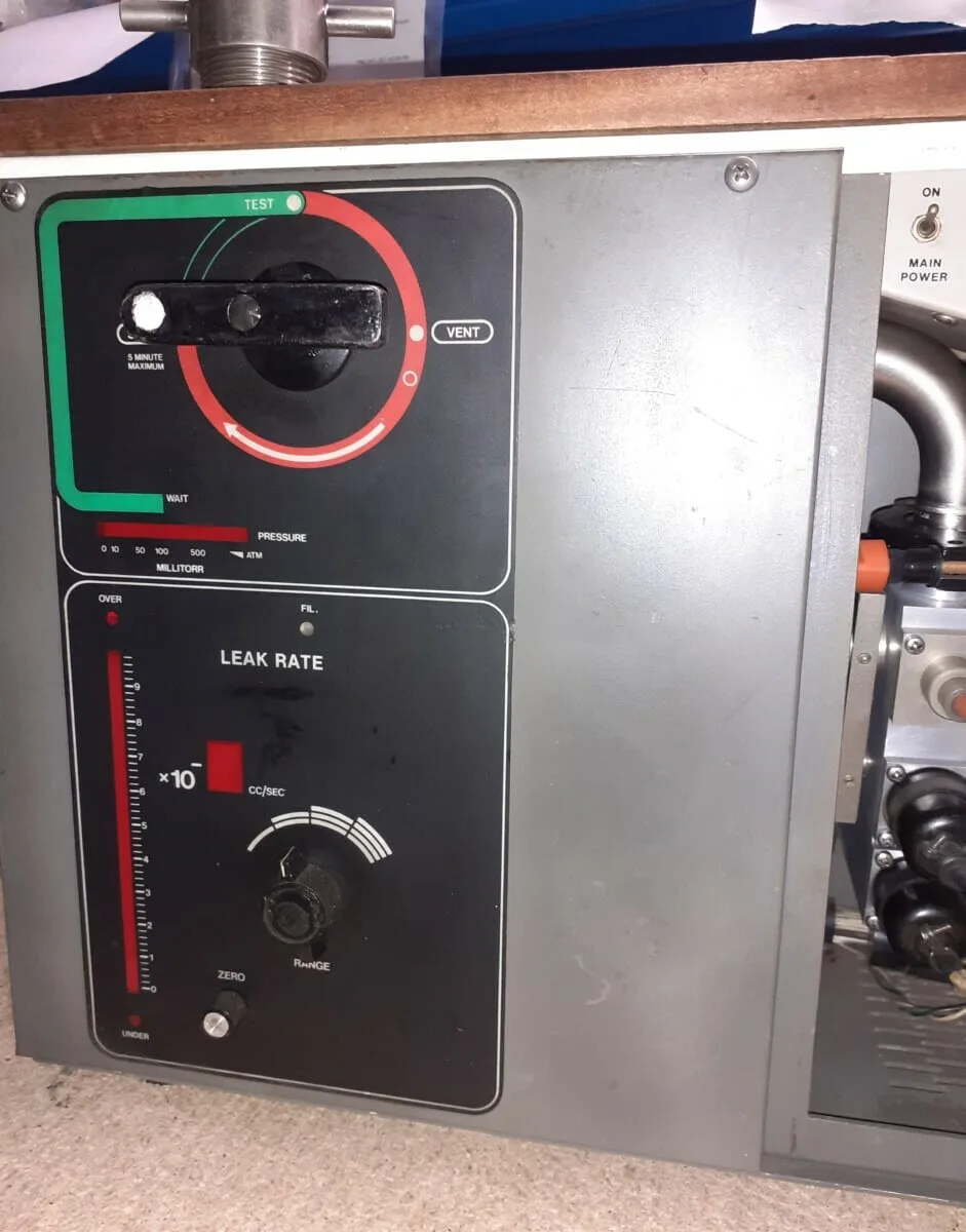 VARIAN HELIUM LEAK DETECTOR